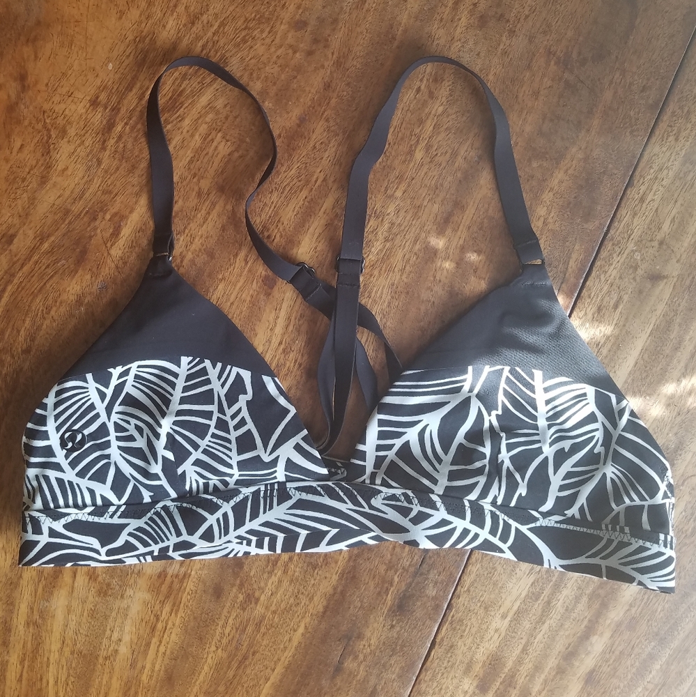 Lululemon sports bra (size 6)